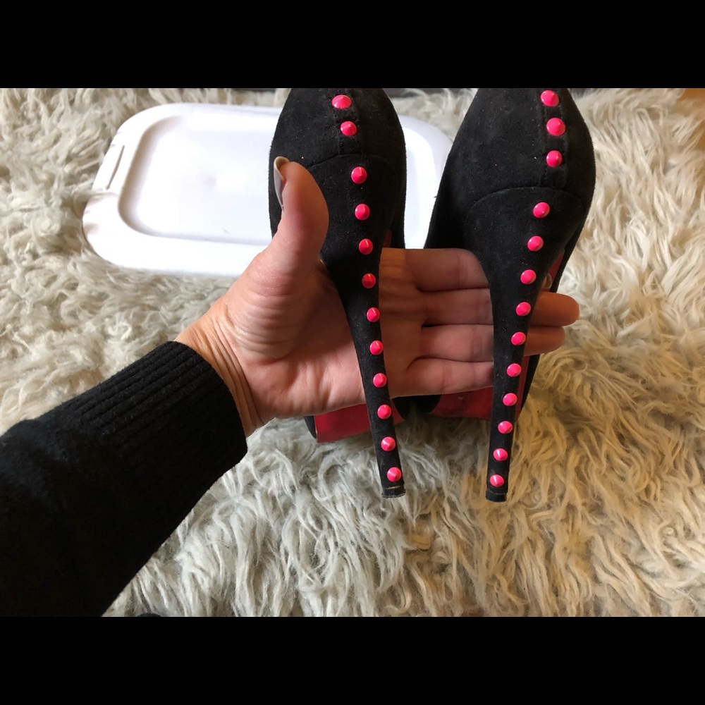 Breckelle’s heels - Picture 4 of 8